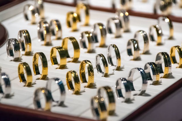 Obrączki złote vs. srebrne czyli Wybór idealnej biżuterii