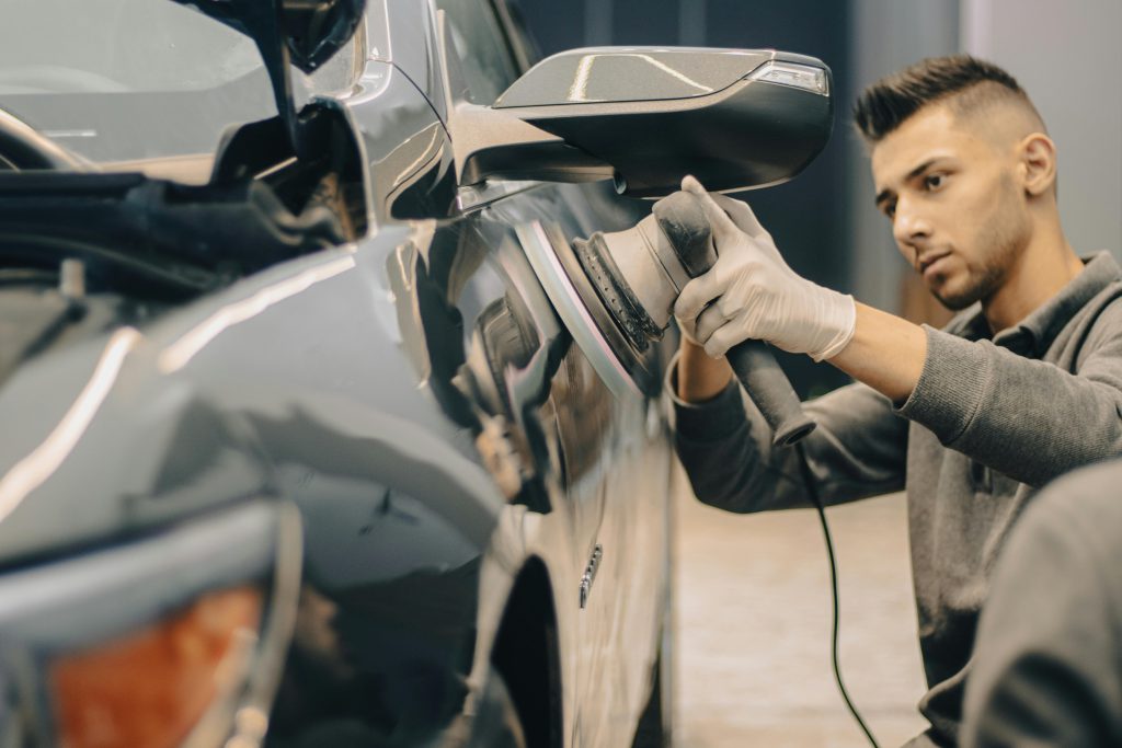 Profesjonalne polerowanie auta w Gdańsku – przywróć blask swojemu samochodowi dzięki auto detailingowi.